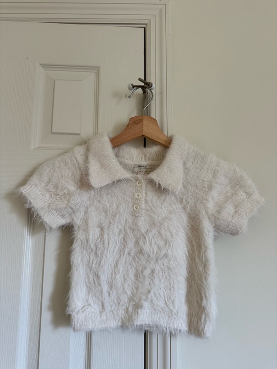 Kimchi Blue Tops - 🐩KIMCHI BLUE FUZZY WHITE COLLARED CROP TOP🐩